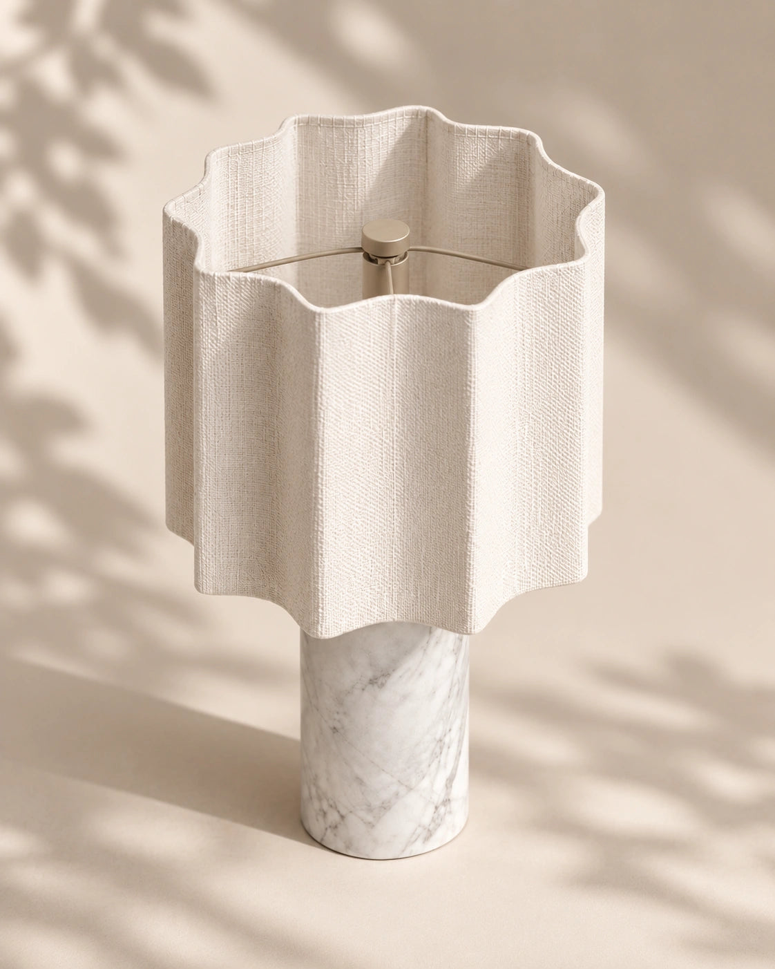 Lampe de chevet en marbre blanc et gris style minimaliste et abat jour plissé blanc cassé