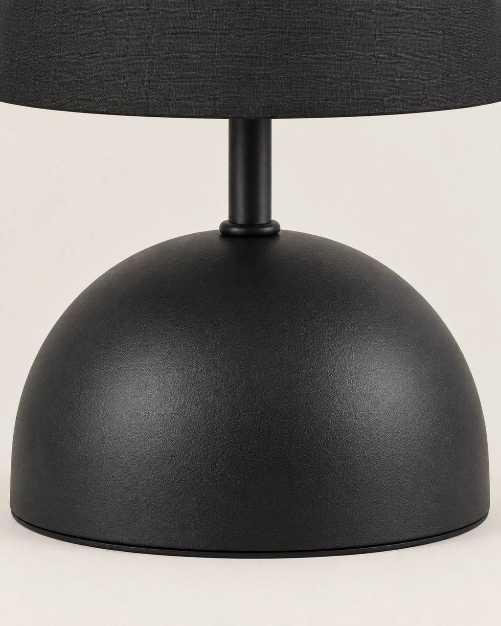 Lampe de chevet noir modèle simple avec abat jour noir en tissu