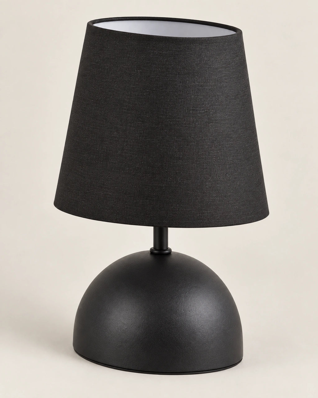 Lampe de chevet noir modèle simple avec abat jour noir en tissu