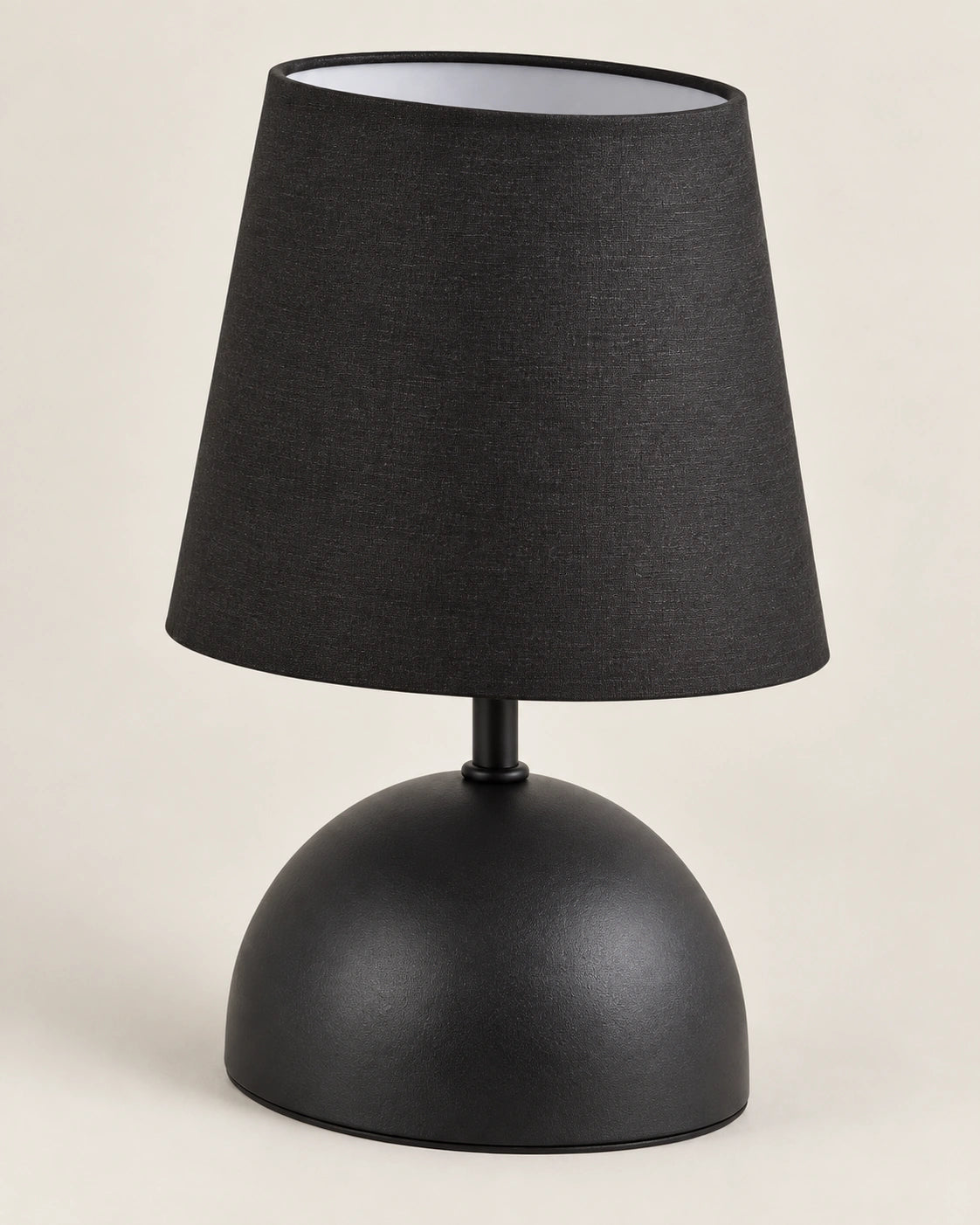 Lampe de chevet noir modèle simple avec abat jour noir en tissu