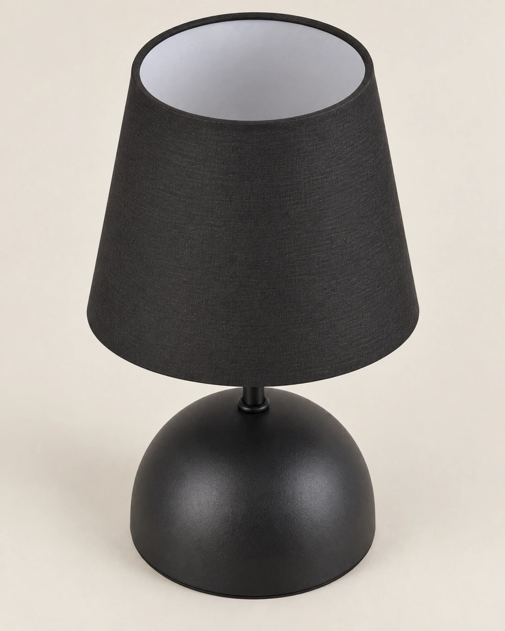 Lampe de chevet noir modèle simple avec abat jour noir en tissu