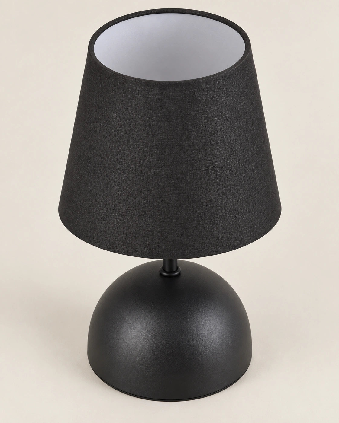 Lampe de chevet noir modèle simple avec abat jour noir en tissu