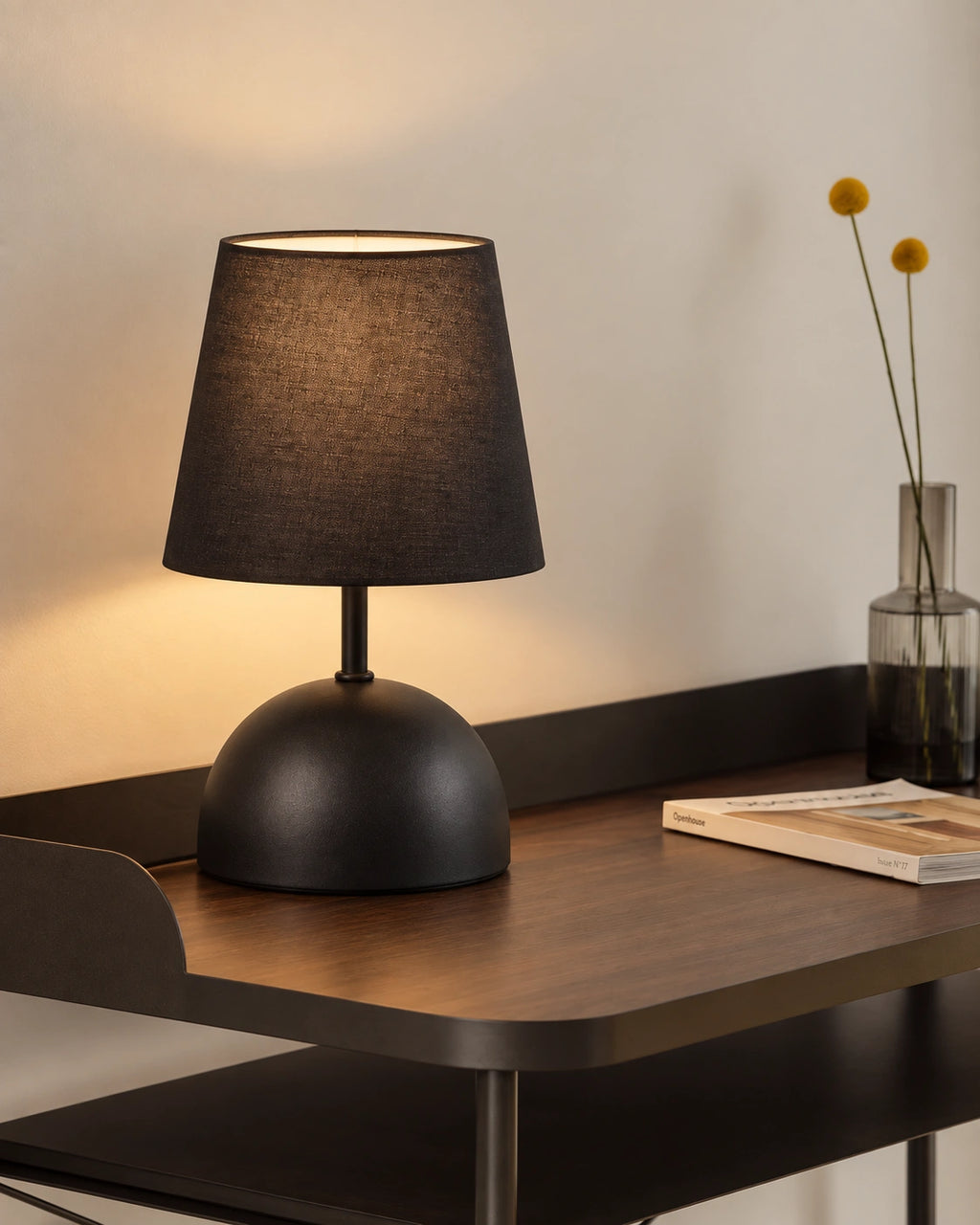 Lampe de chevet noir modèle simple avec abat jour noir en tissu