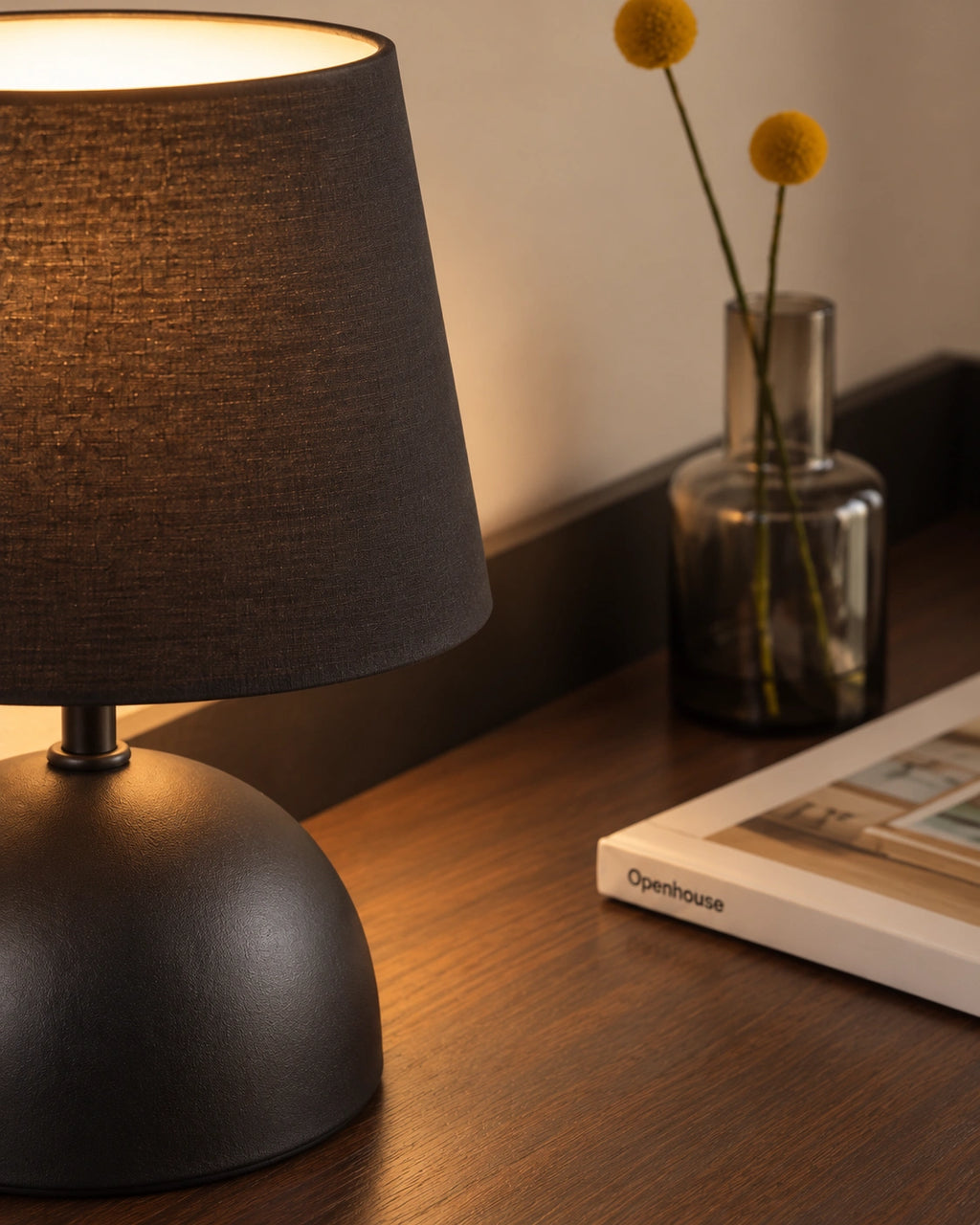 Lampe de chevet noir modèle simple avec abat jour noir en tissu