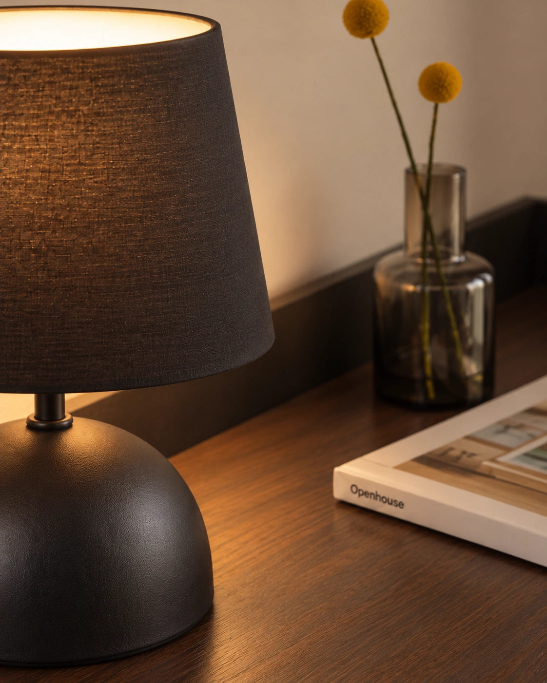 Lampe de chevet noir modèle simple avec abat jour noir en tissu