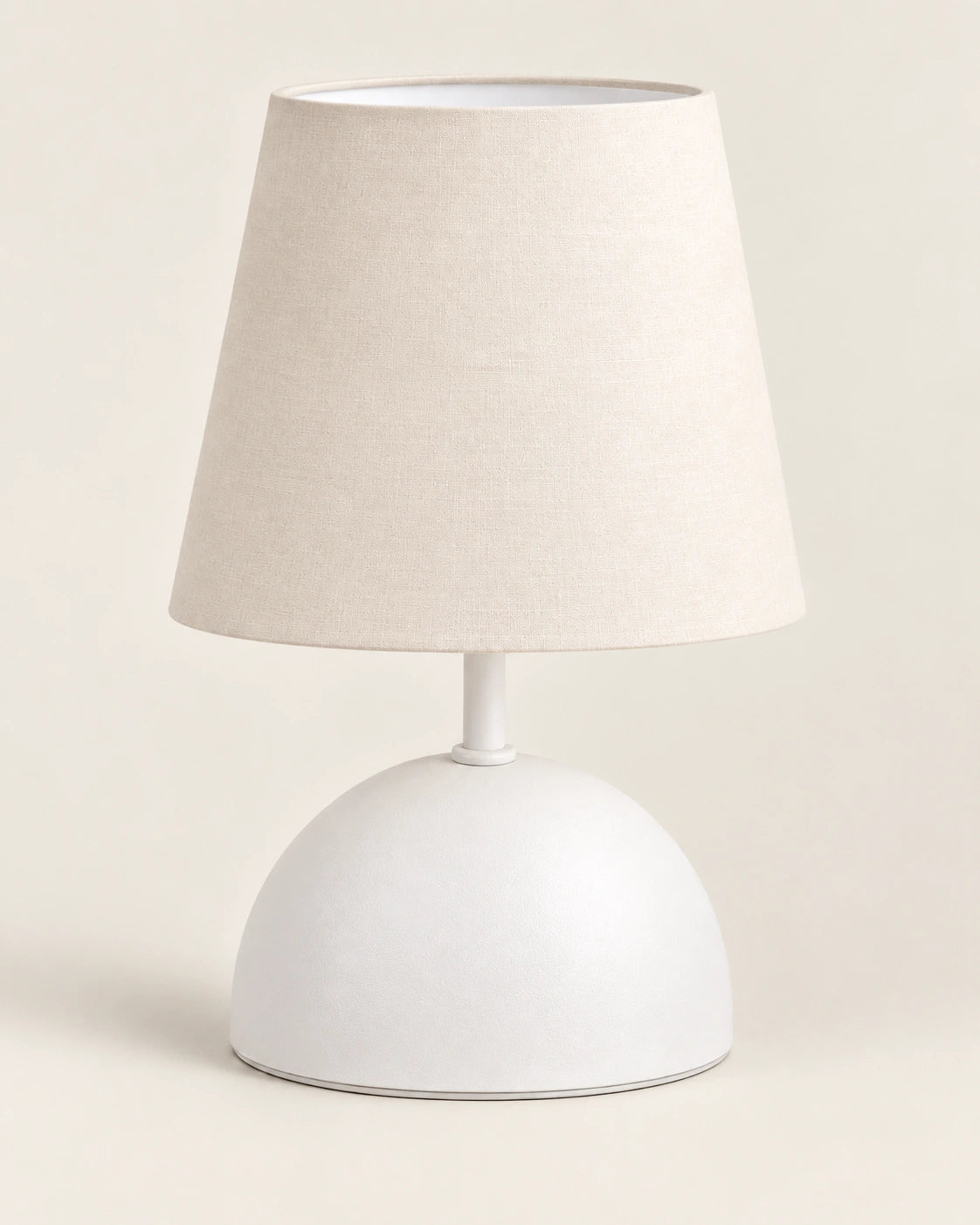 Lampe de chevet blanc modèle simple avec abat jour blanc en tissu