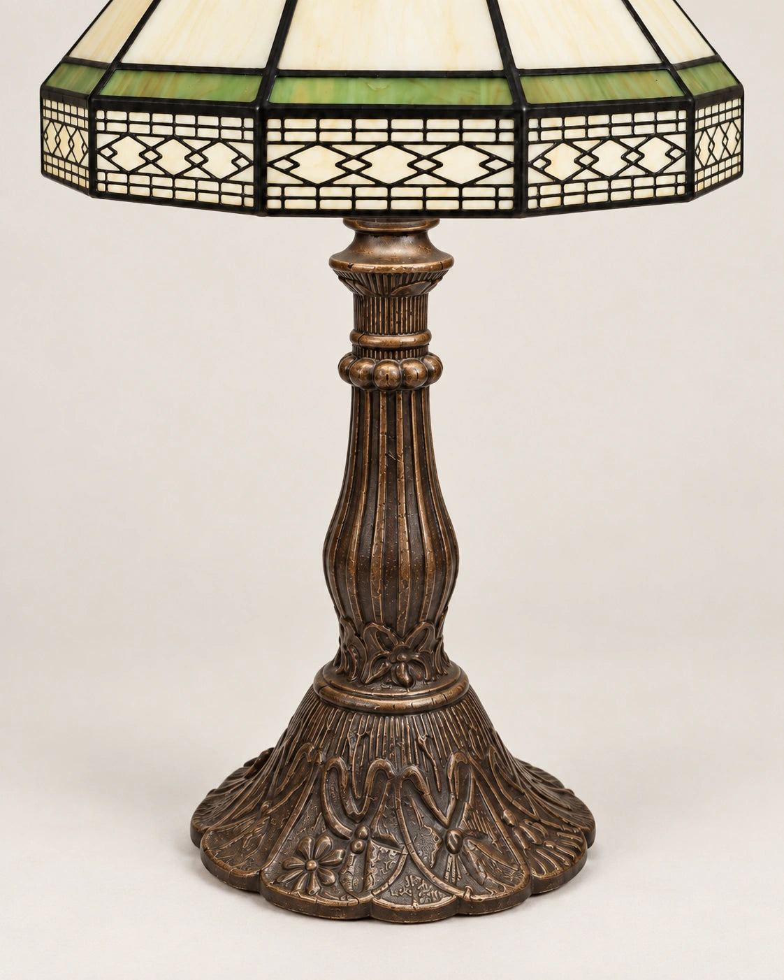 Lampe de chevet Tiffany en vitrail géométrique