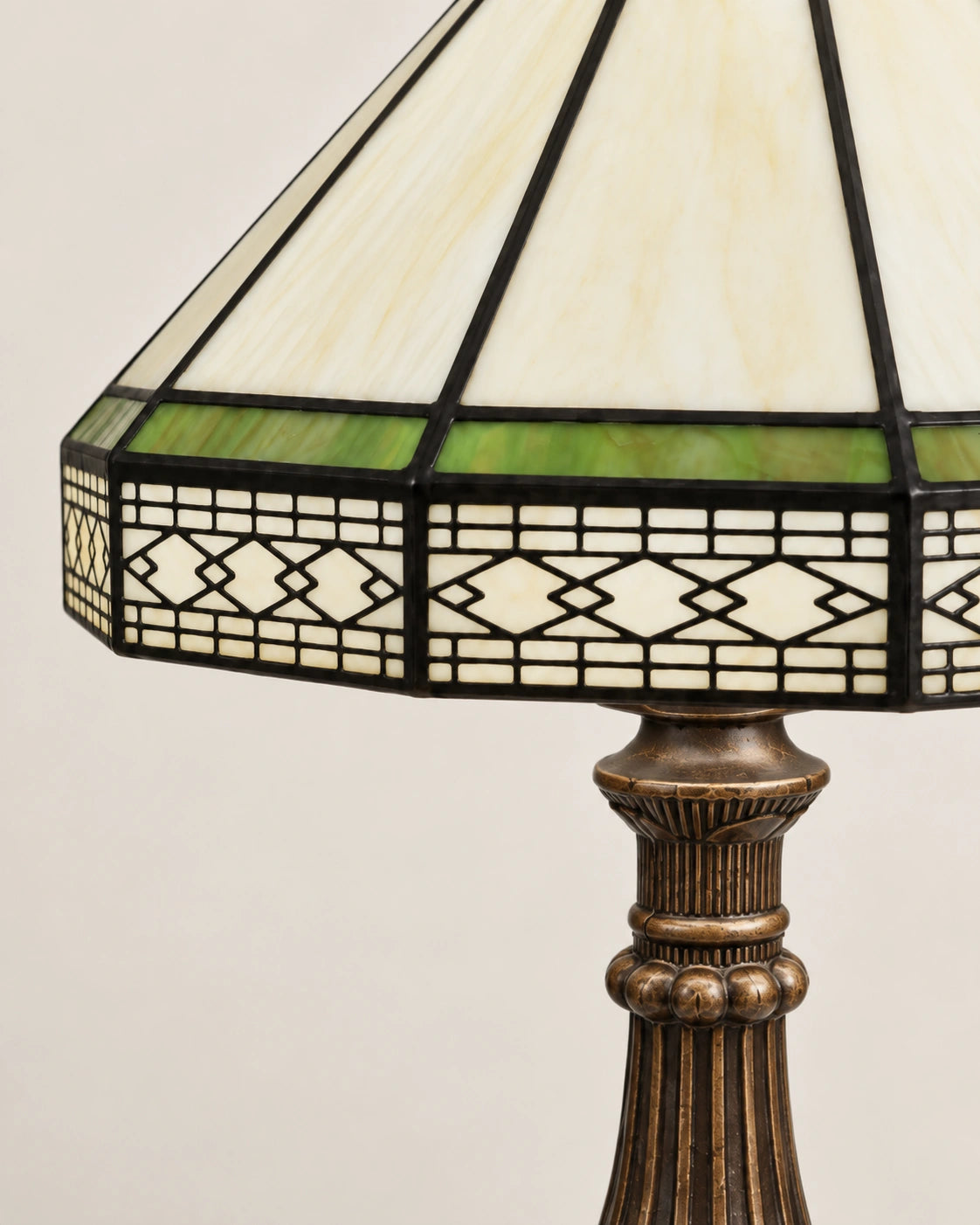 Lampe de chevet Tiffany en vitrail géométrique