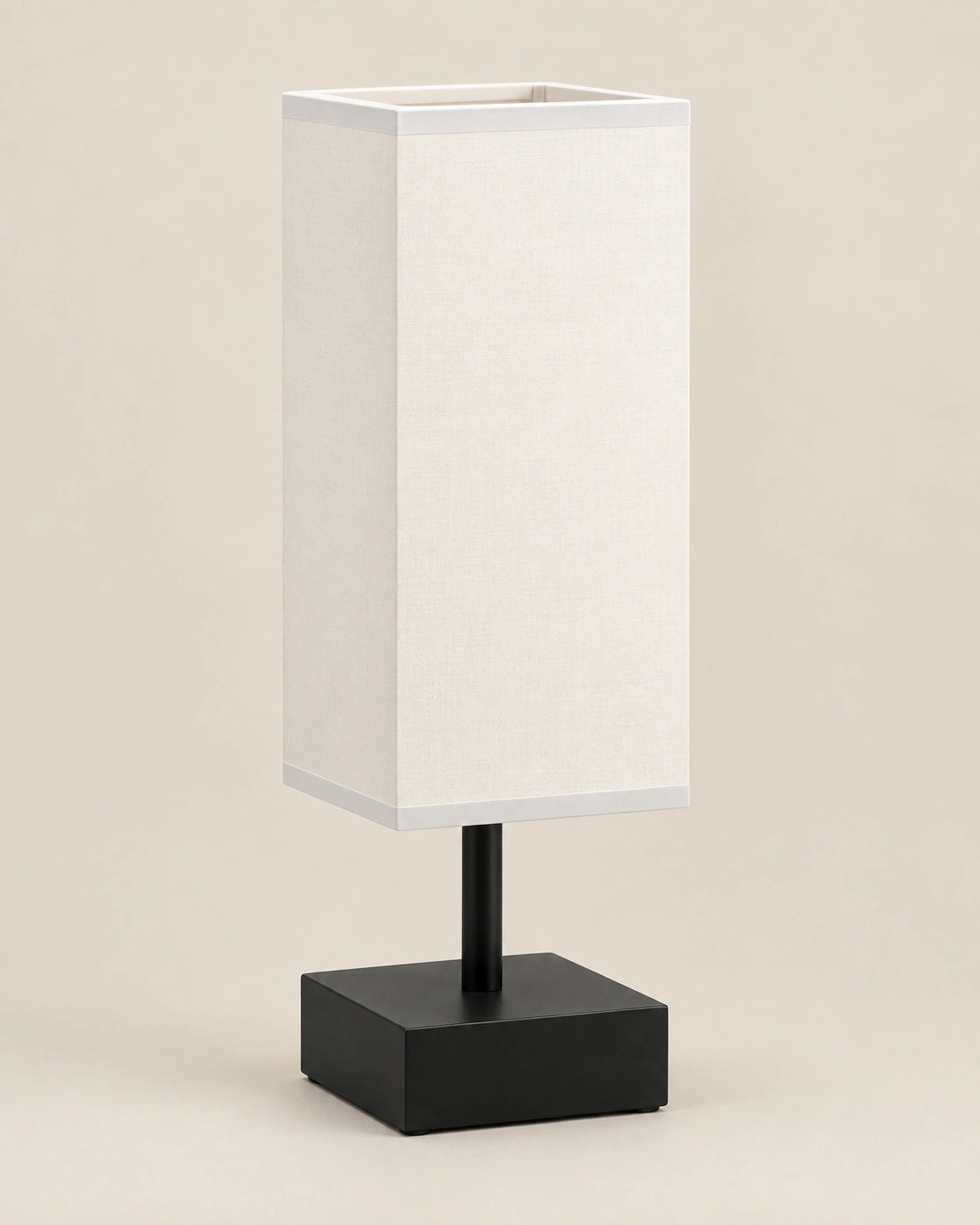 Lampe de chevet rectangulaire en métal et tissu blanc