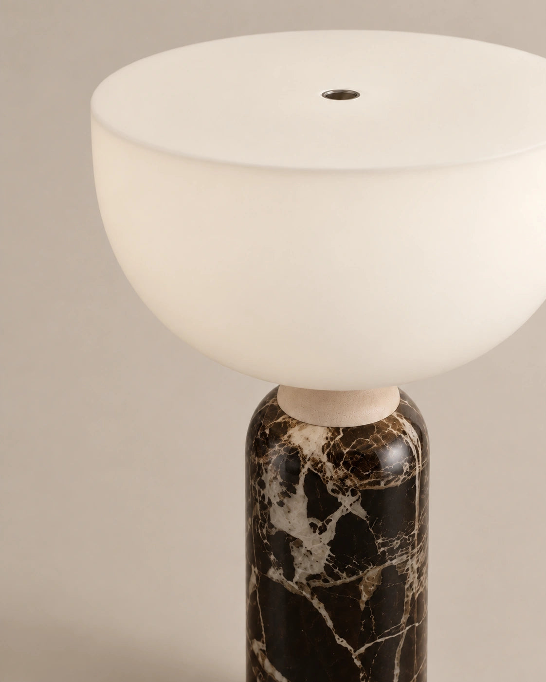 Lampe de chevet en marbre noir et blanc style scandinave et verre transparent