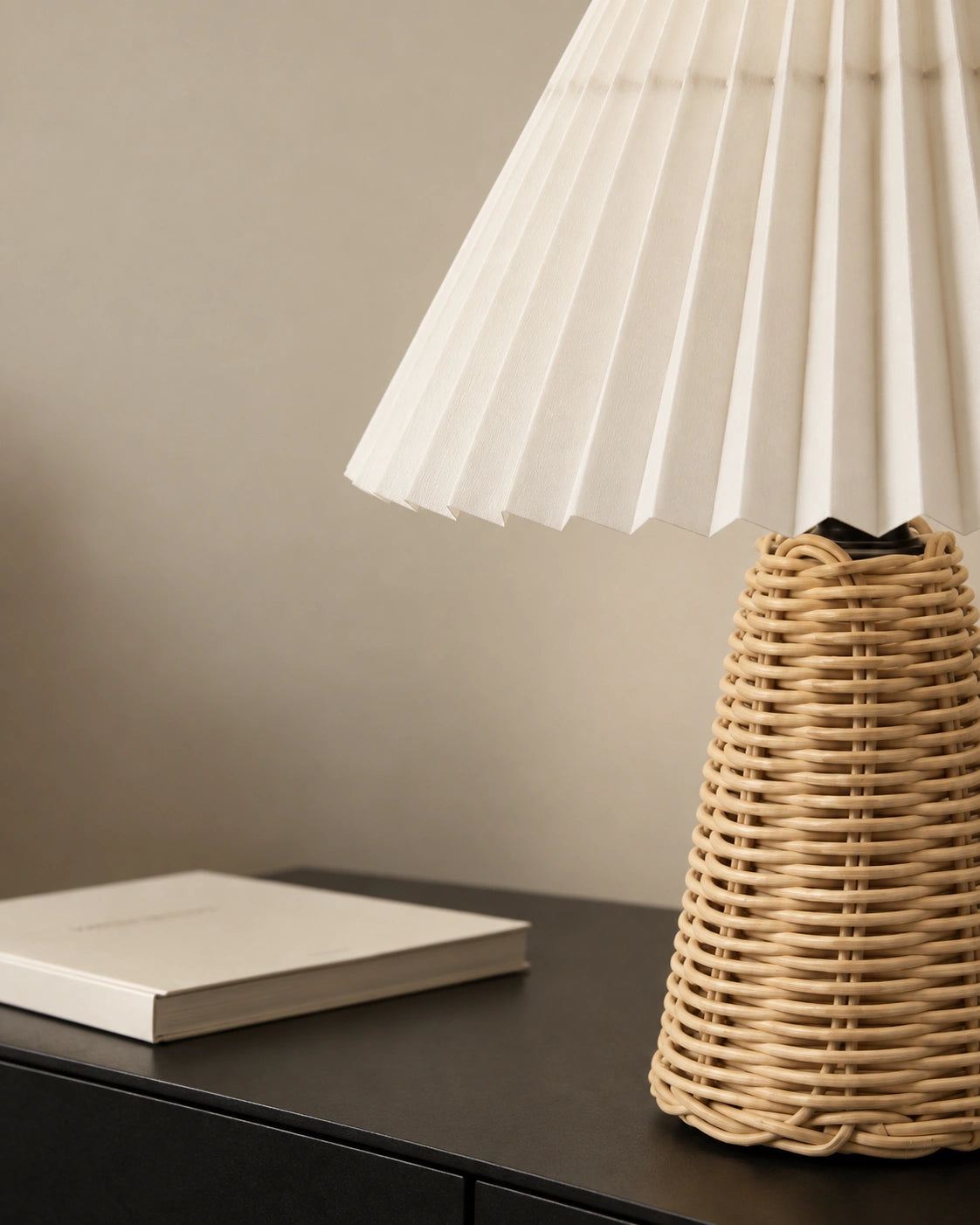 Lampe de chevet en rotin tressé blanche