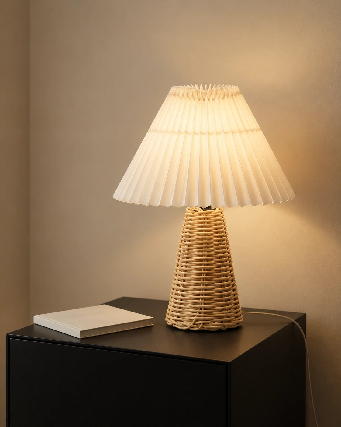 Lampe de chevet en rotin tressé blanche