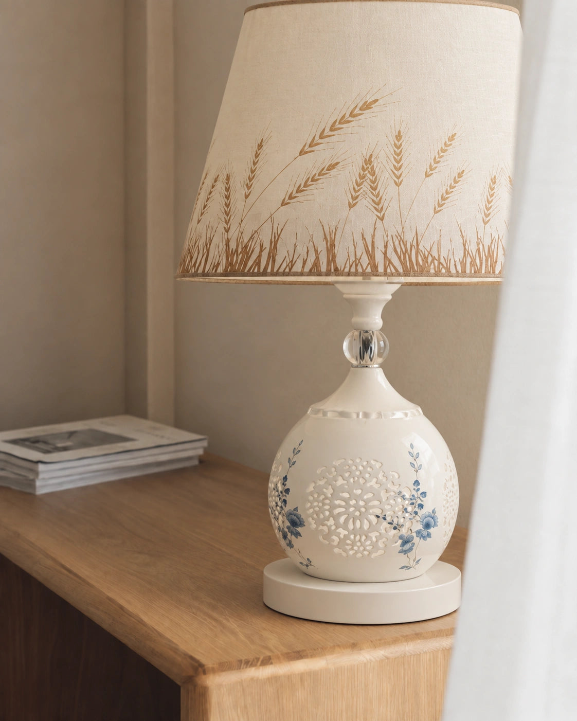 Lampe de chevet luxe en résine blanche à fleure bleu