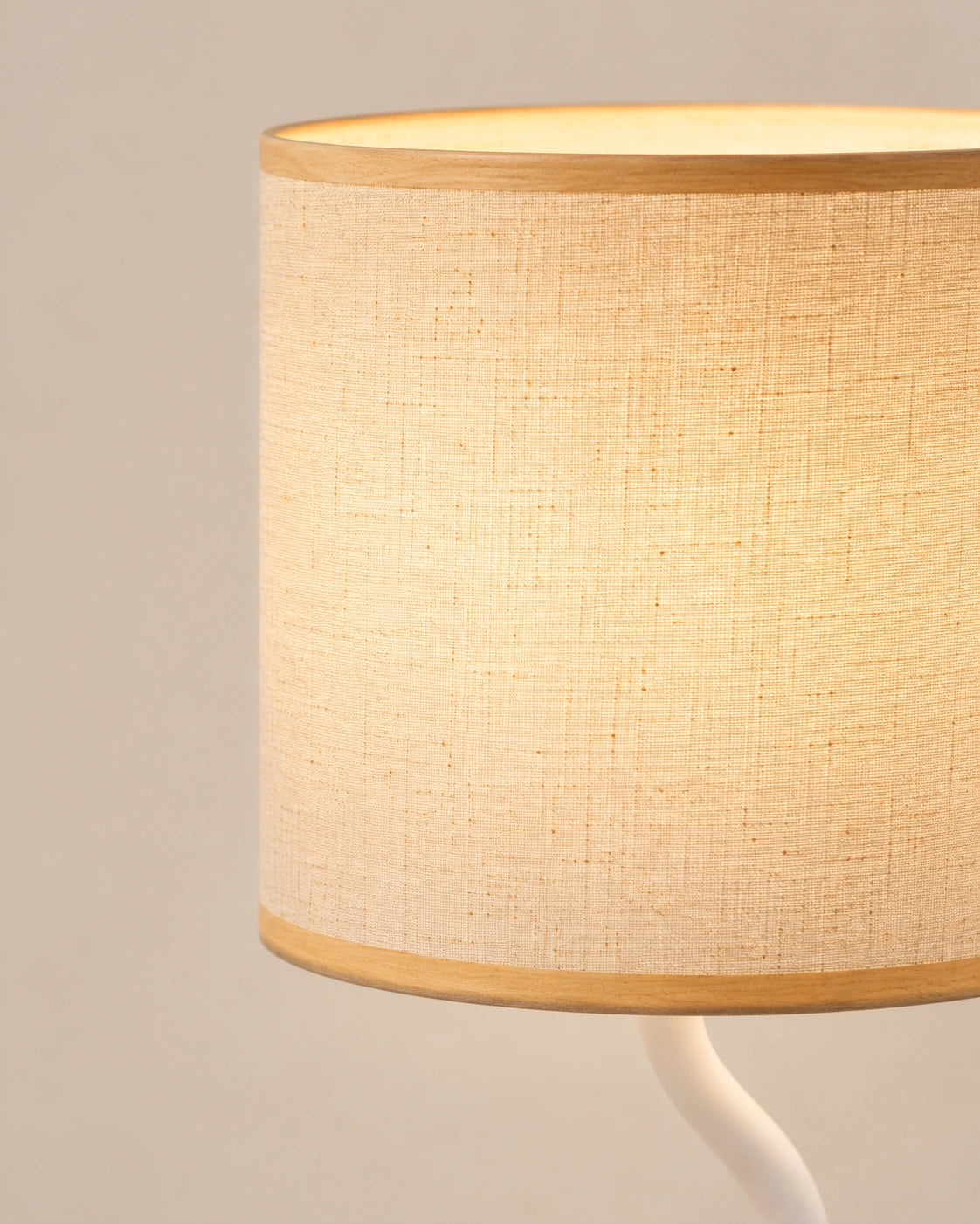 Lampe de chevet base ronde en bois et abat jour tissu