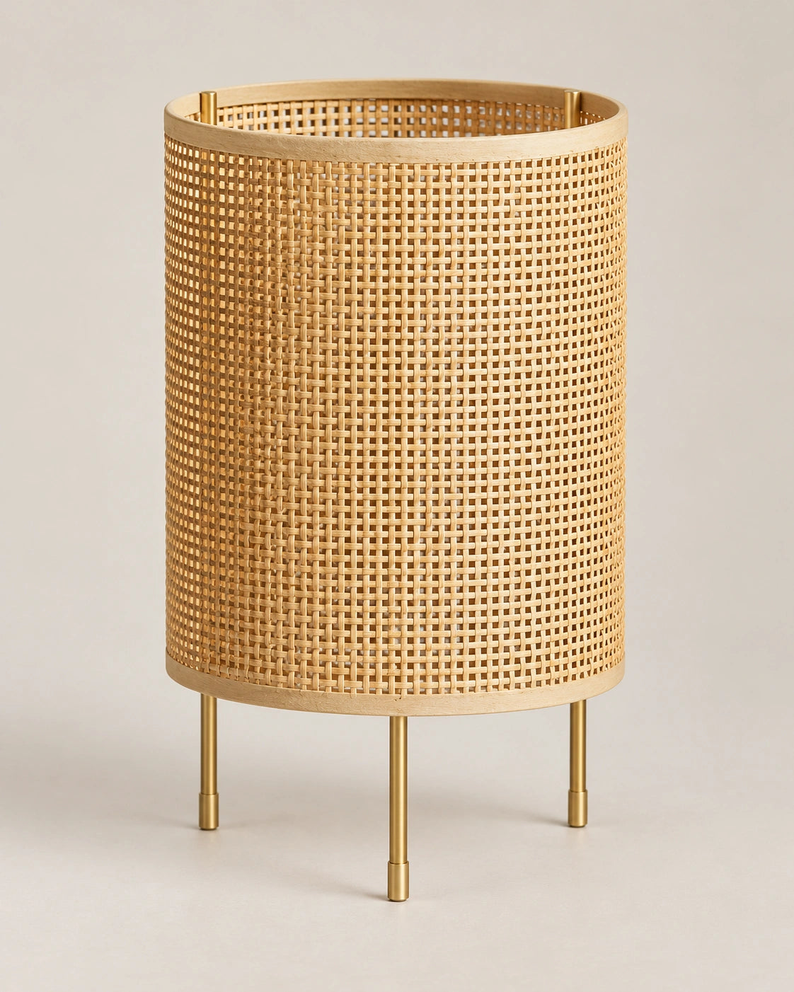 Lampe de chevet en osier à trois pieds dorée
