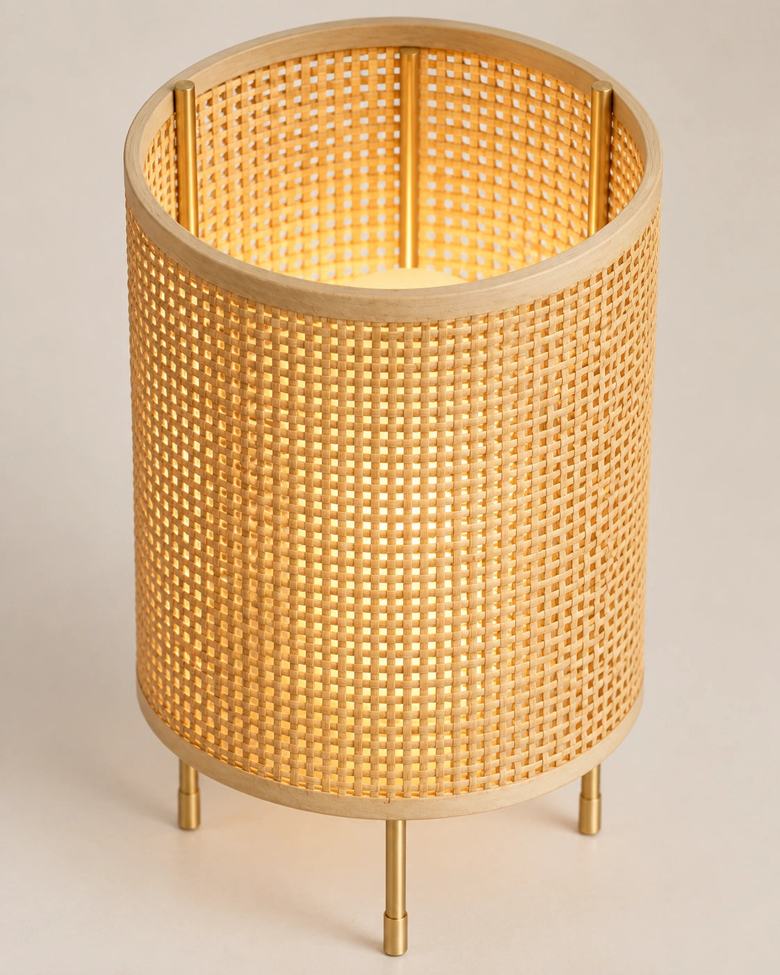 Lampe de chevet en osier à trois pieds dorée