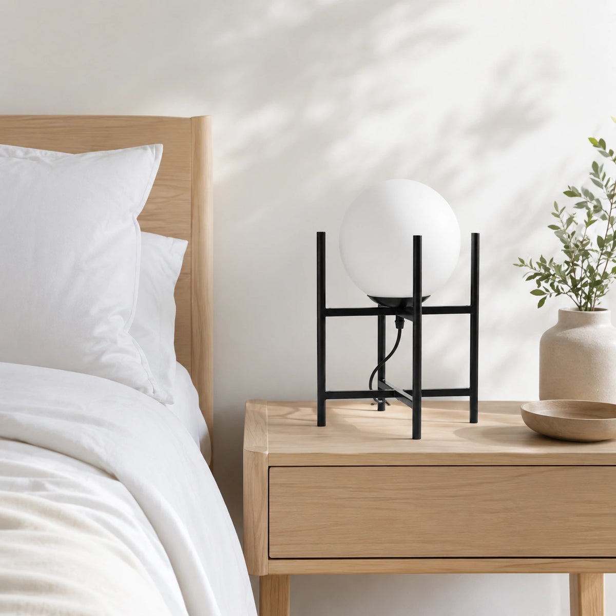 Lampe de chevet design Boule de verre et Laiton