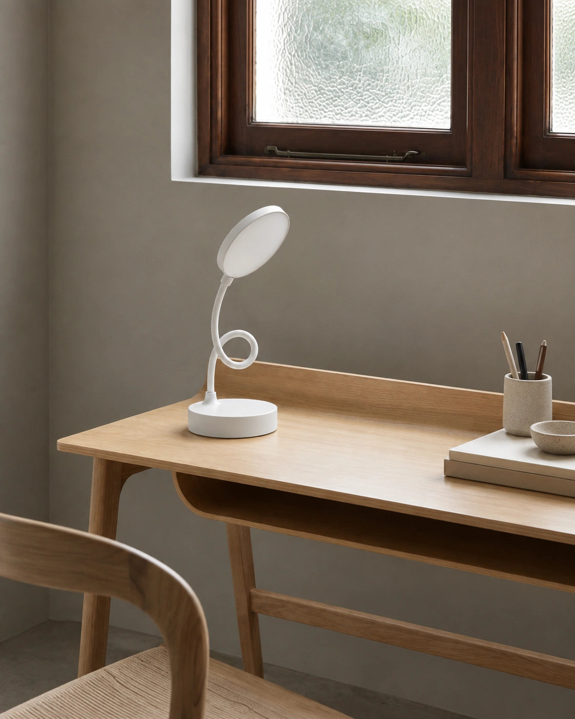 Lampe de chevet liseuse blanche en plastique
