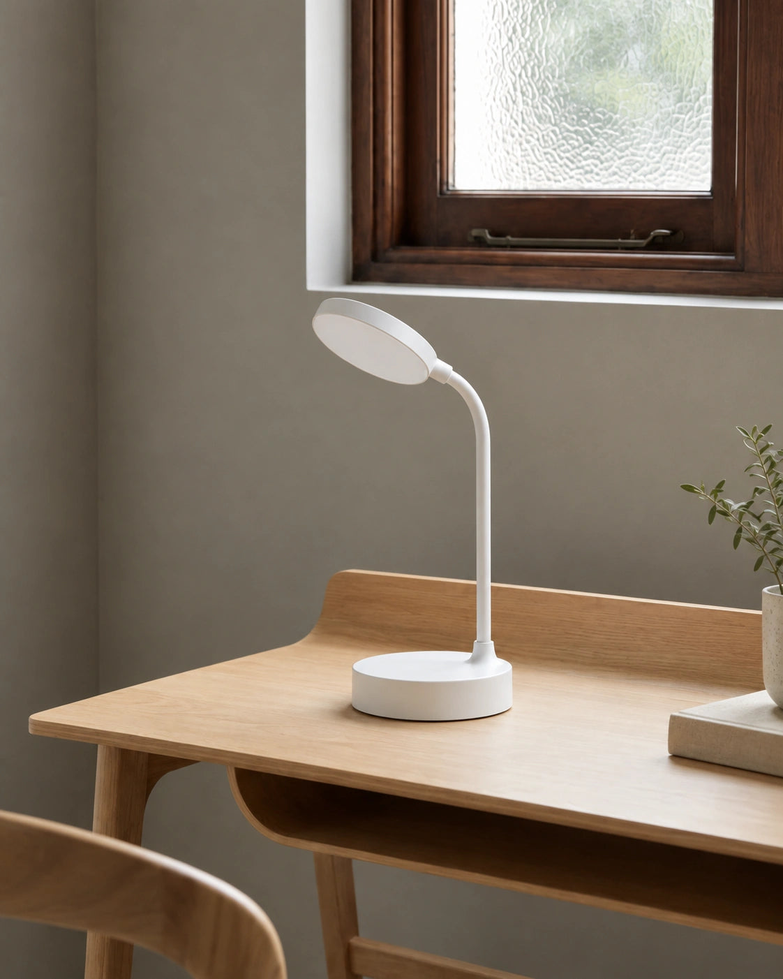Lampe de chevet liseuse blanche en plastique