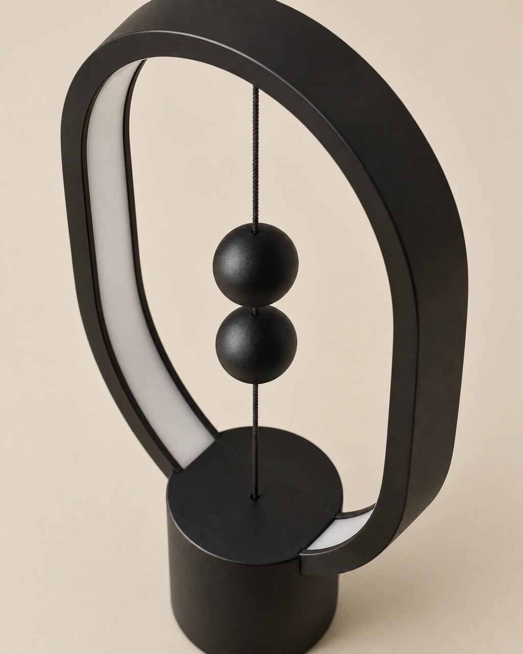 Lampe de chevet originale à équilibre magnétique