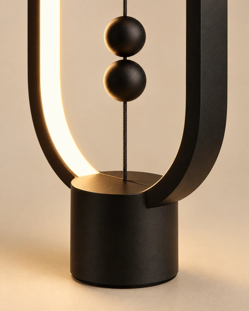 Lampe de chevet originale à équilibre magnétique