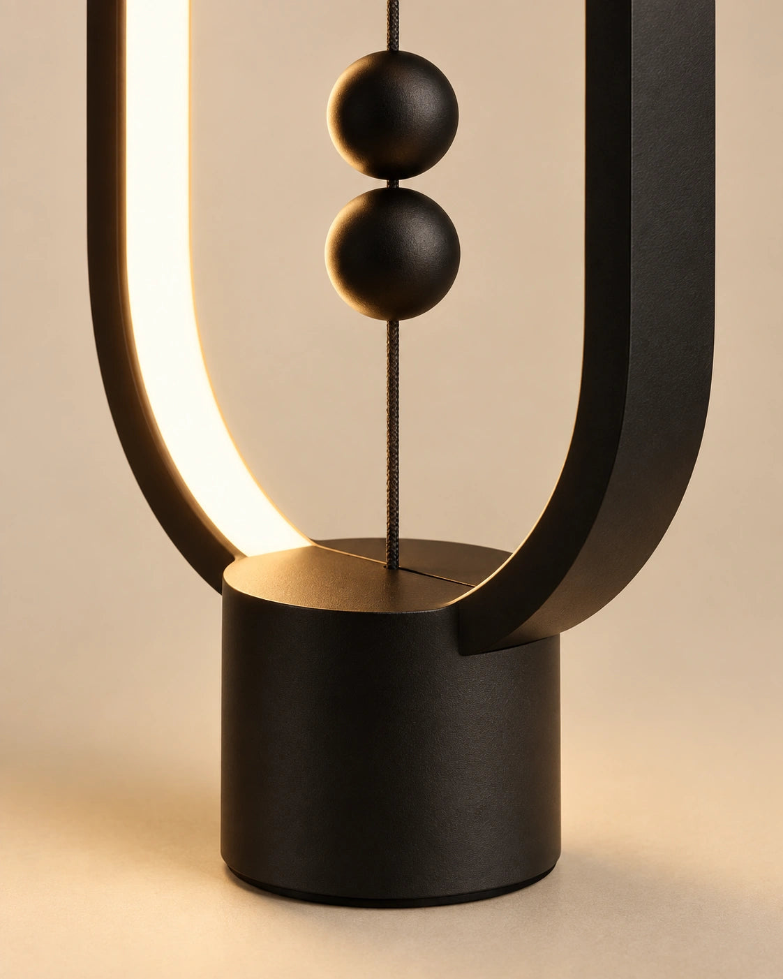 Lampe de chevet originale à équilibre magnétique