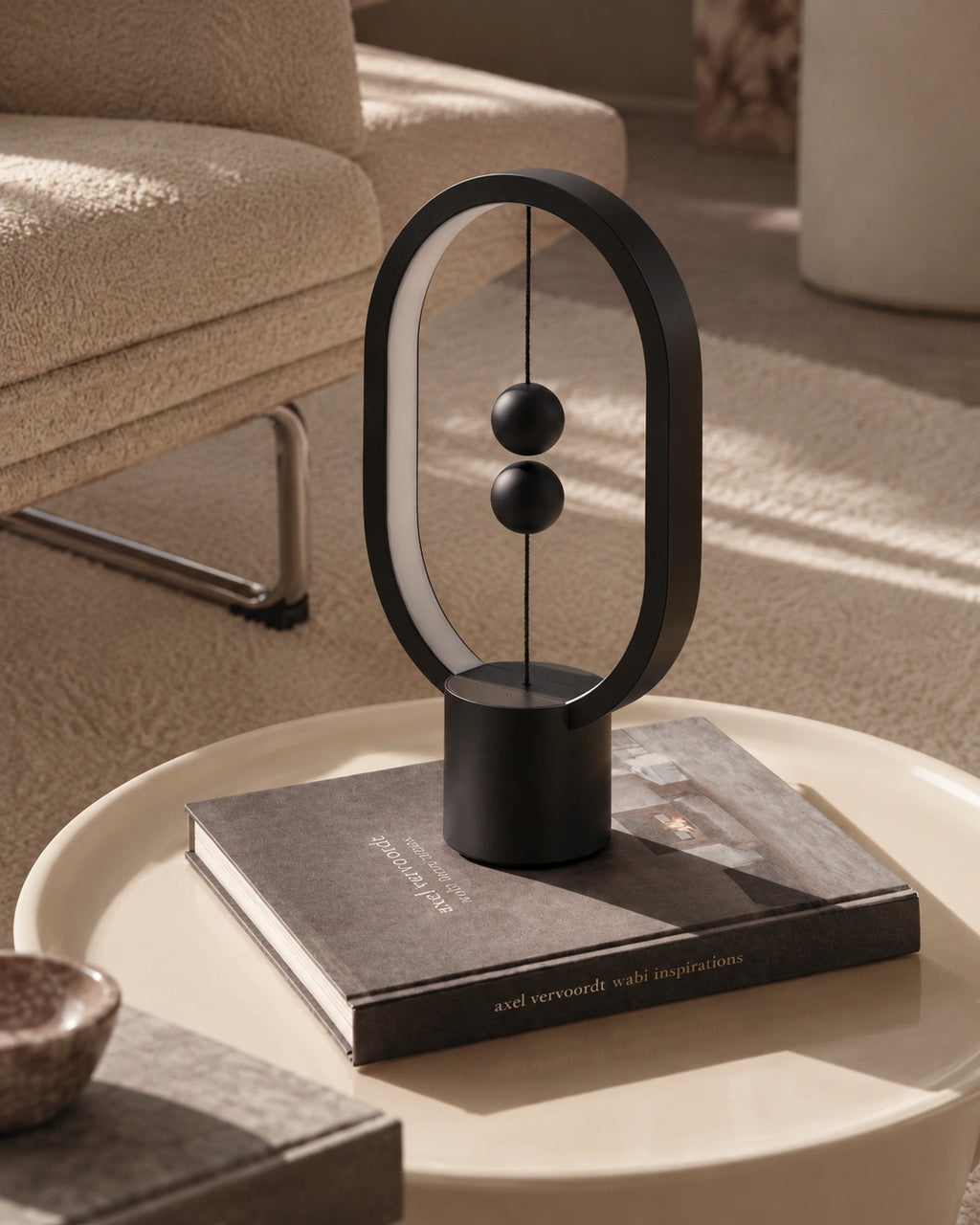 Lampe de chevet originale à équilibre magnétique