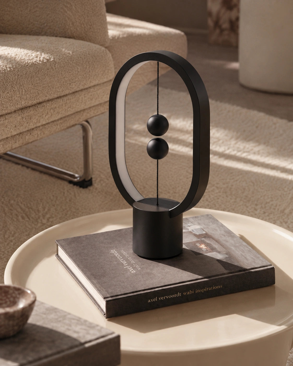 Lampe de chevet originale à équilibre magnétique