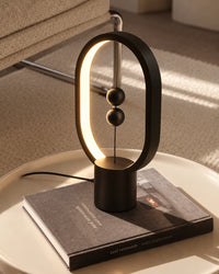 Lampe de chevet originale à équilibre magnétique
