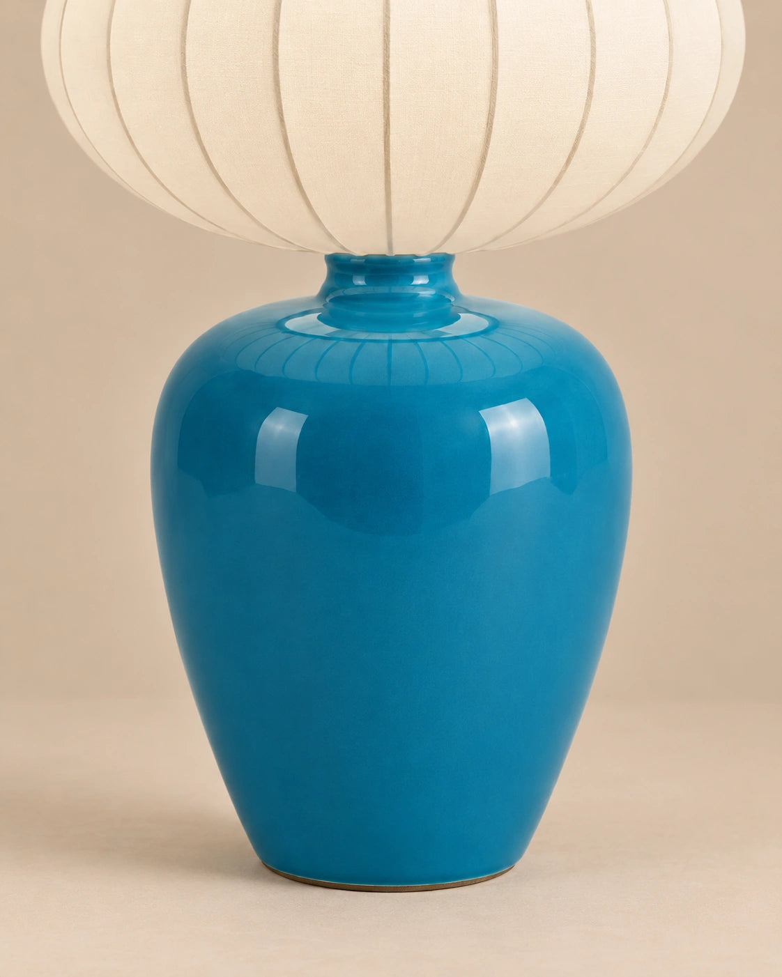 Lampe de chevet bleue en céramique