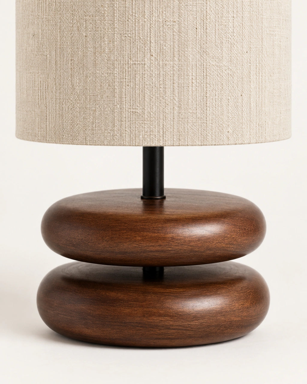 Lampe de chevet en bois sculpté et tissu