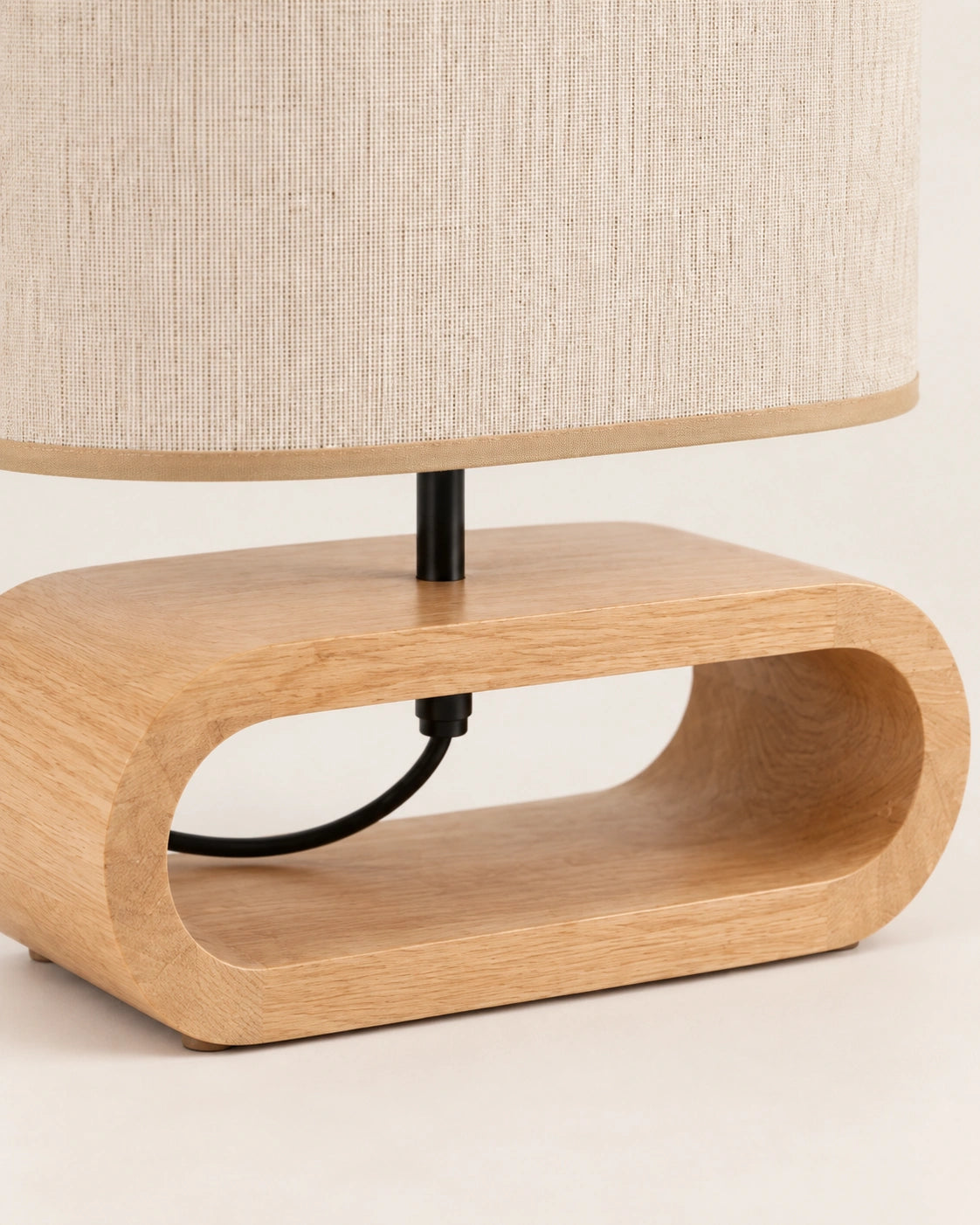 Lampe de chevet en bois clair et beige moderne