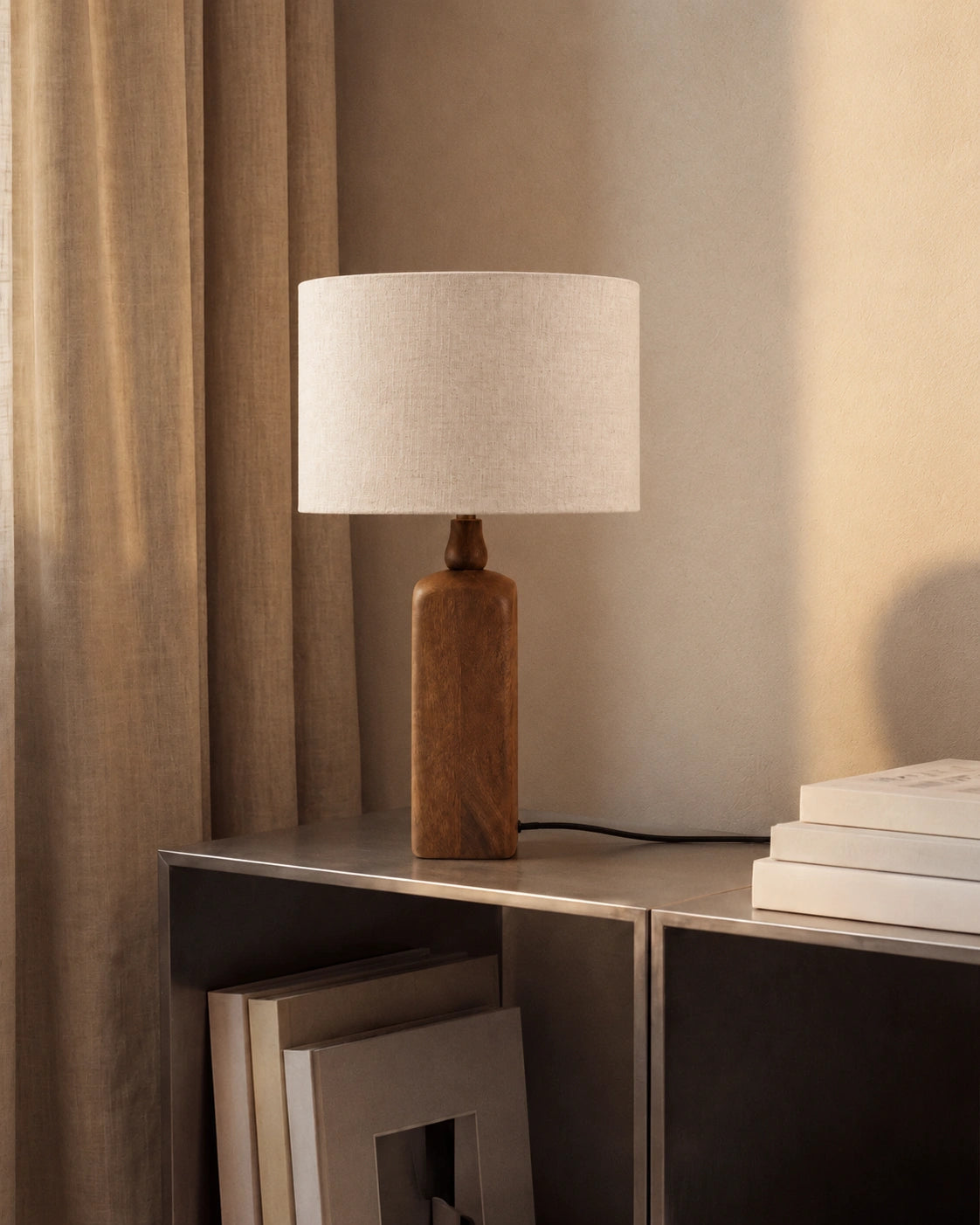Lampe de chevet scandinave en bois foncé et beige