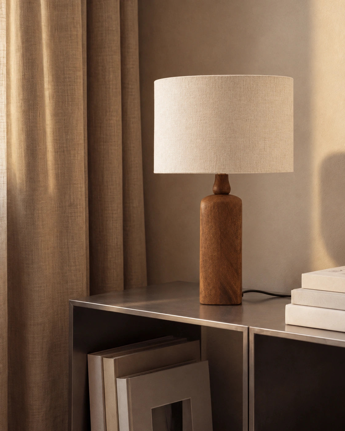 Lampe de chevet scandinave en bois foncé et beige