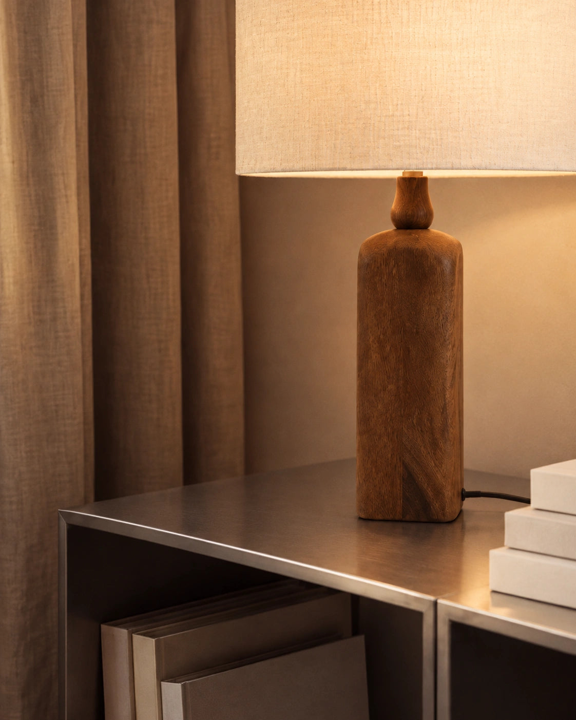 Lampe de chevet scandinave en bois foncé et beige