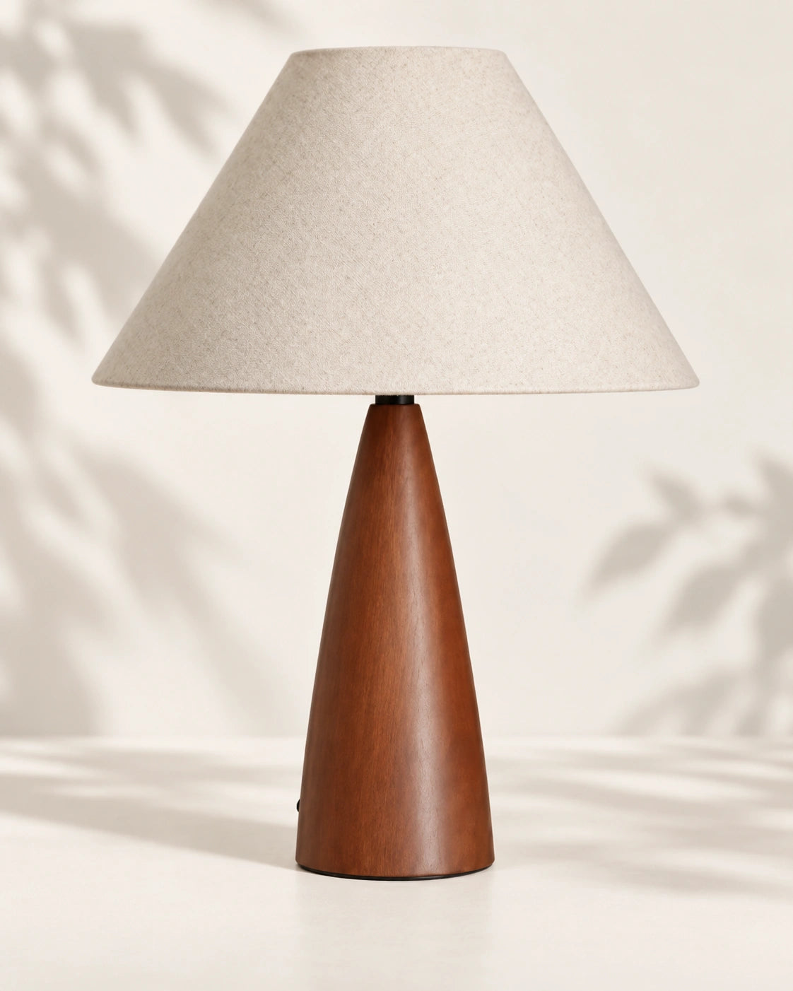Lampe de chevet japandi en bois et beige