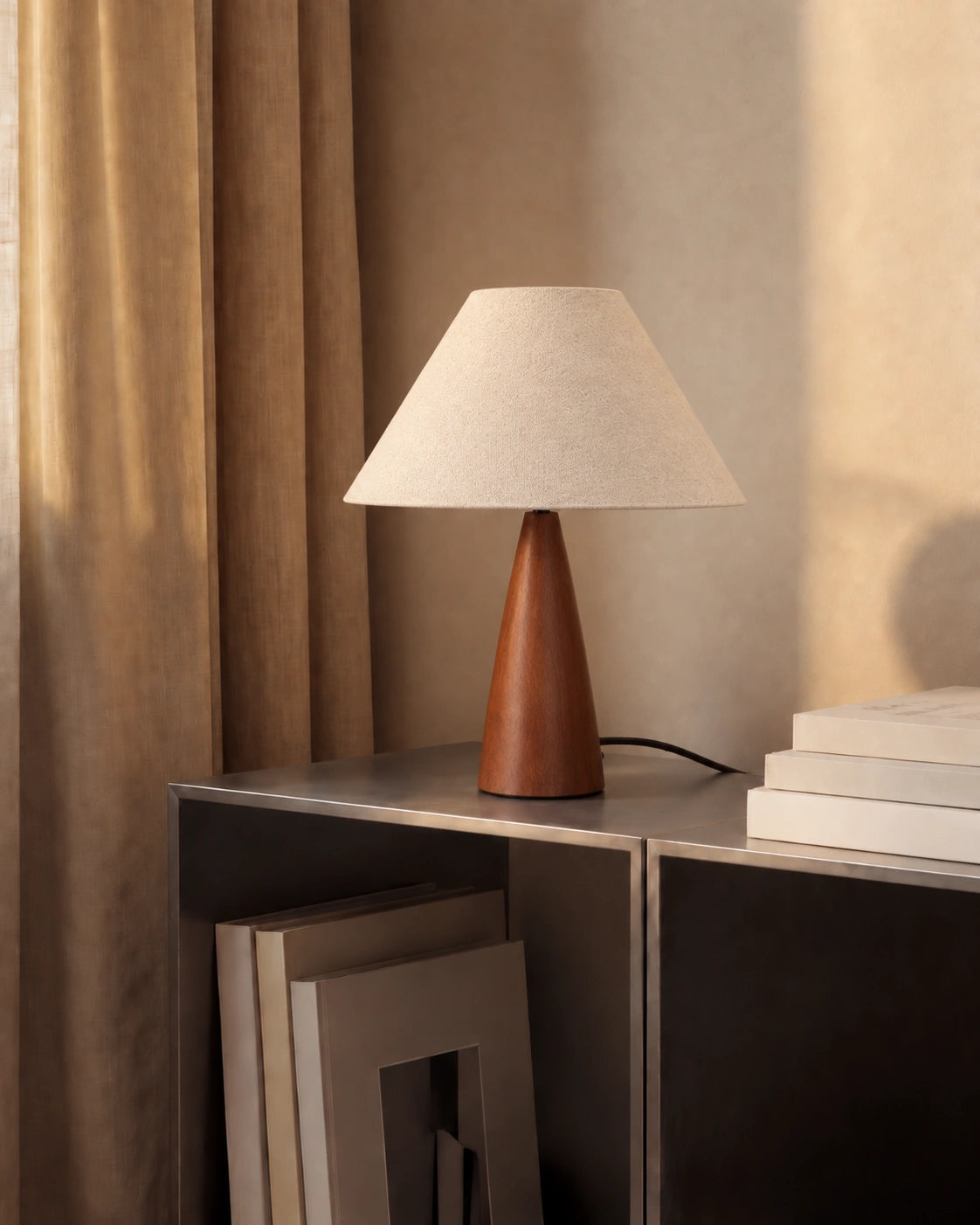 Lampe de chevet japandi en bois et beige