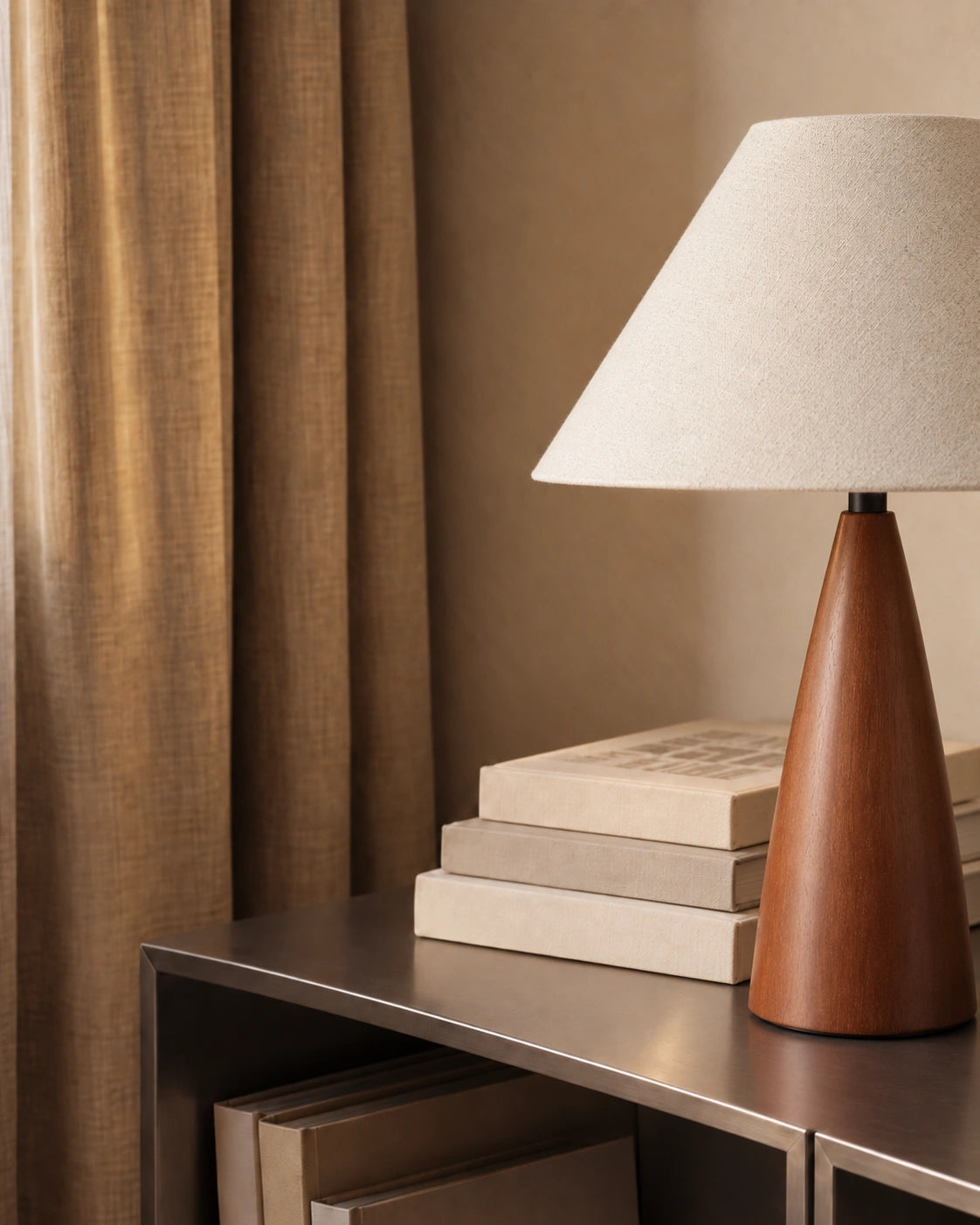 Lampe de chevet japandi en bois et beige