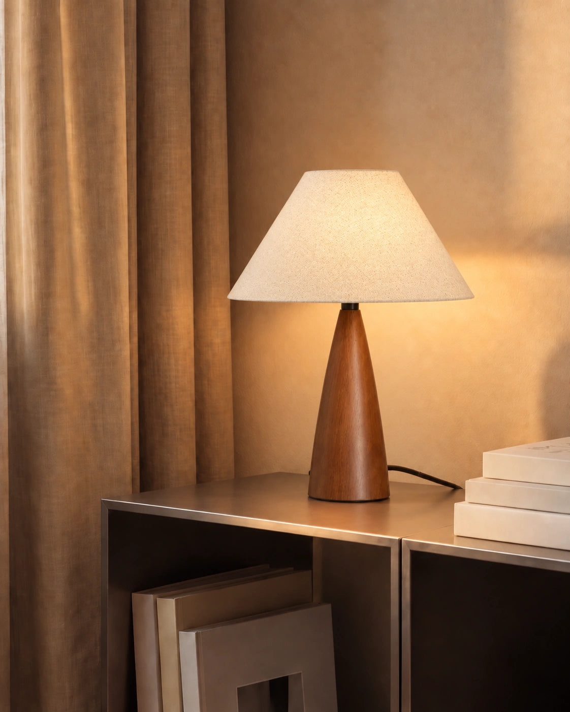 Lampe de chevet japandi en bois et beige