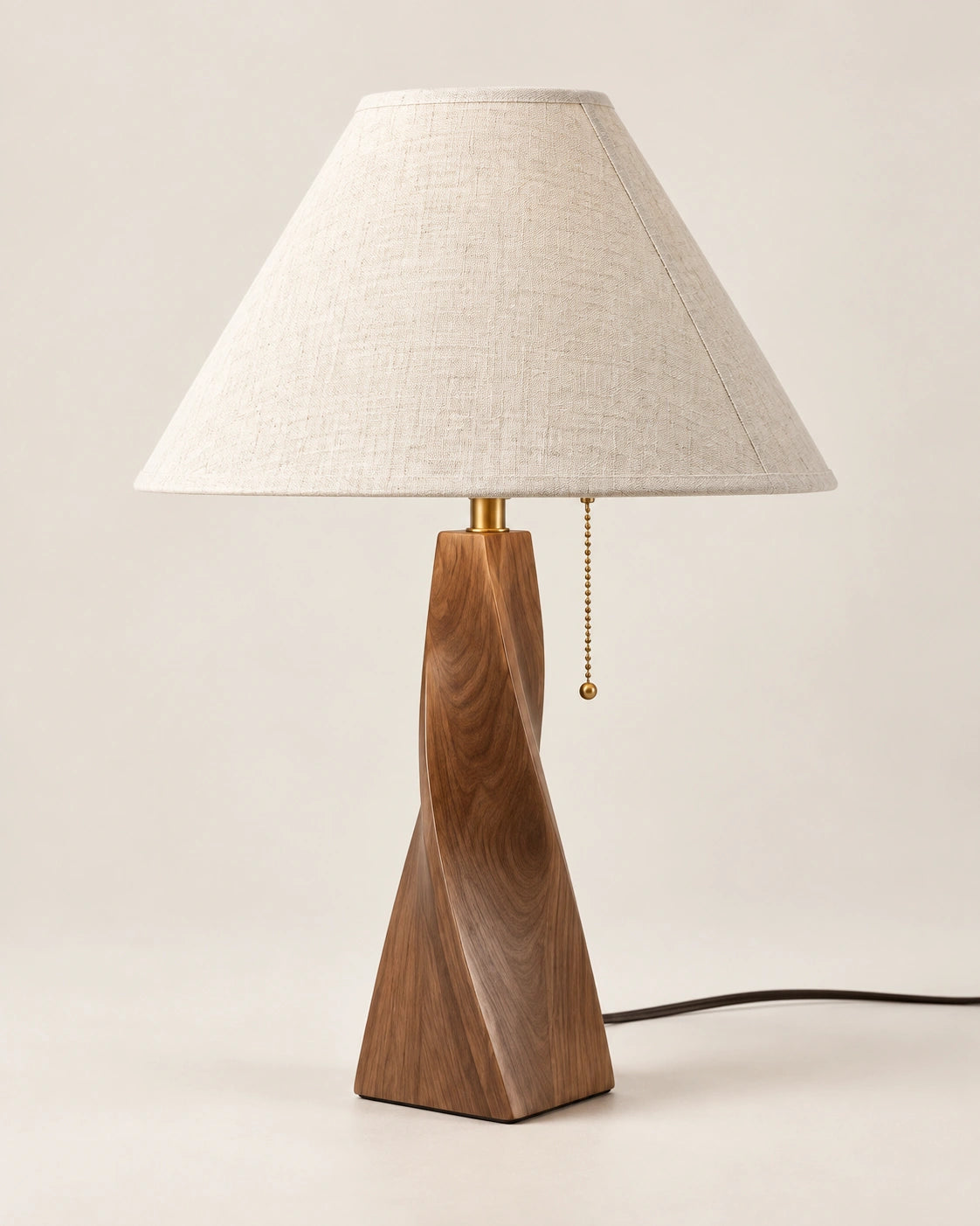 Lampe de chevet en bois massif couleur noyer et abat jour beige