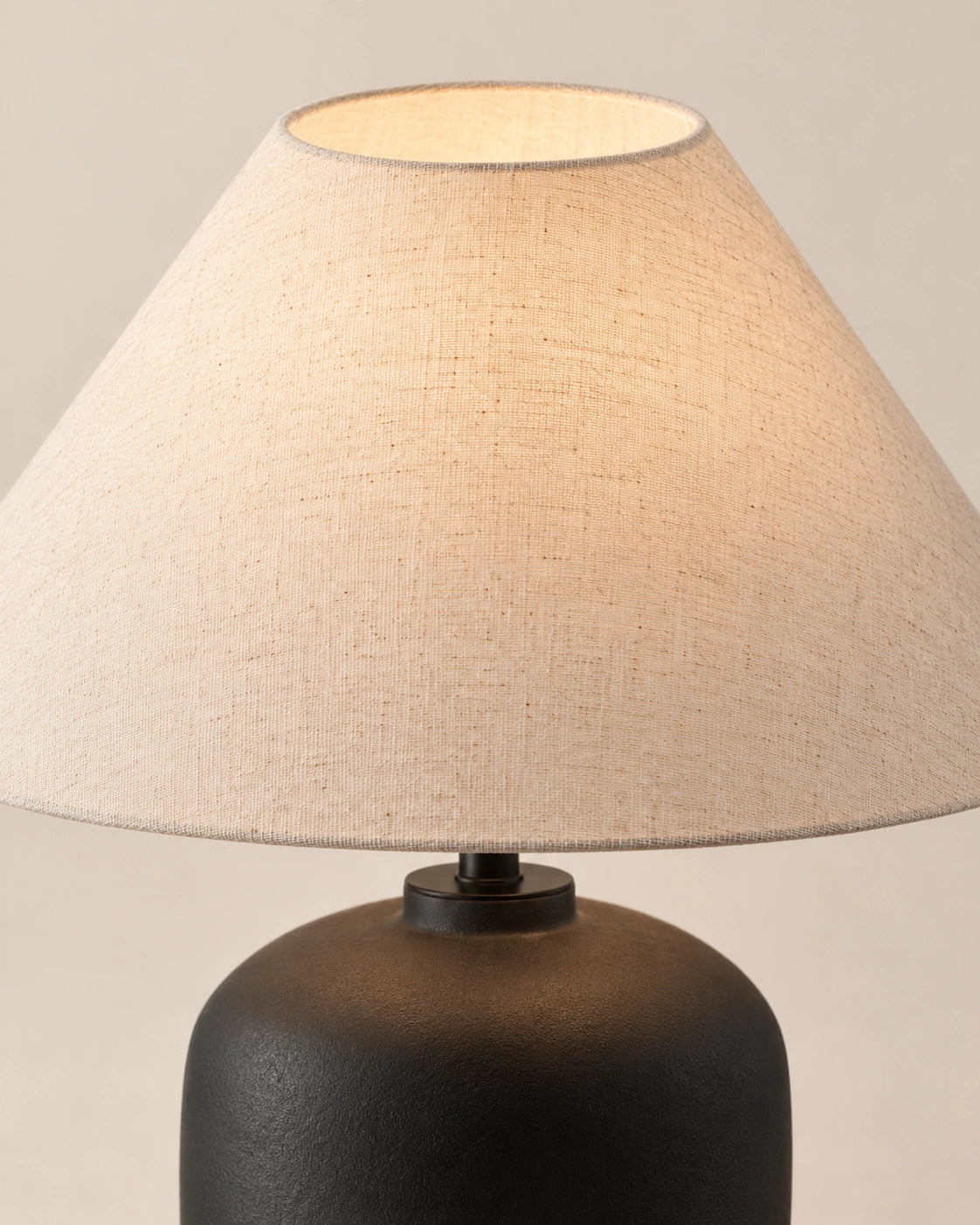 Lampe de chevet wadi sabi noir et abat jour beige