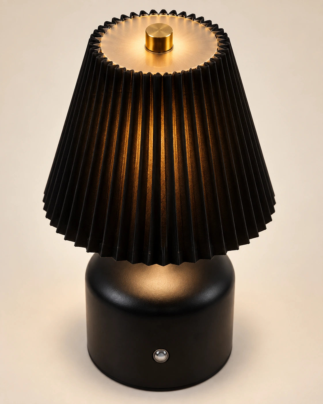Lampe de chevet noir et dorée à abat jour plissé