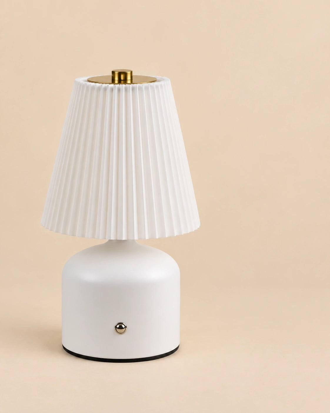 Lampe de chevet blanche et dorée à abat jour plissé