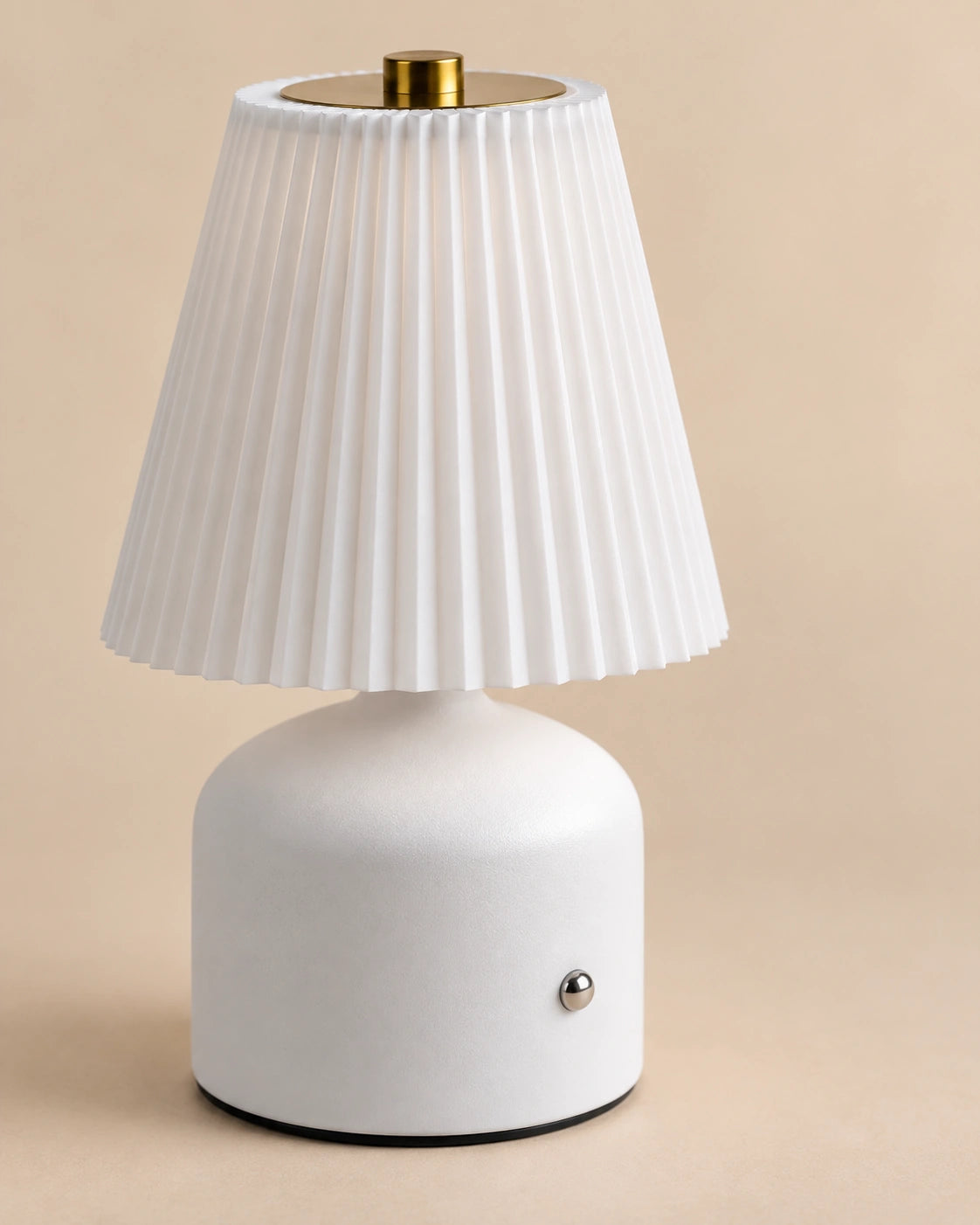 Lampe de chevet blanche et dorée à abat jour plissé