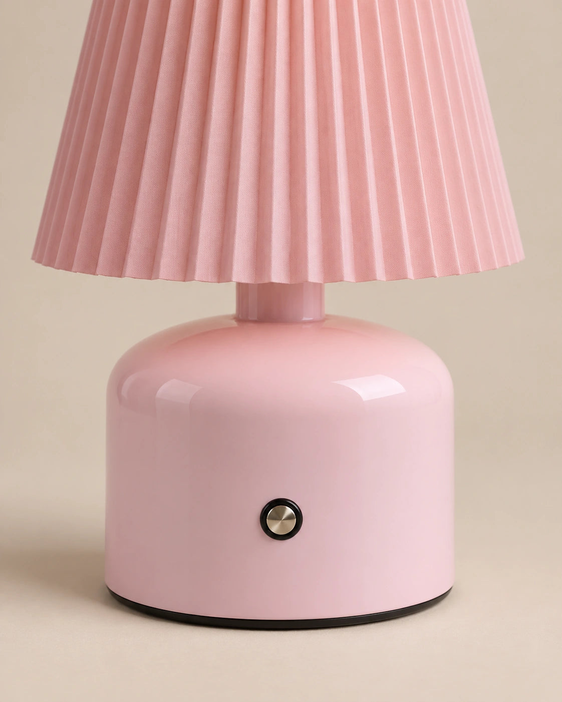 Lampe de chevet rose et dorée à abat jour plissé