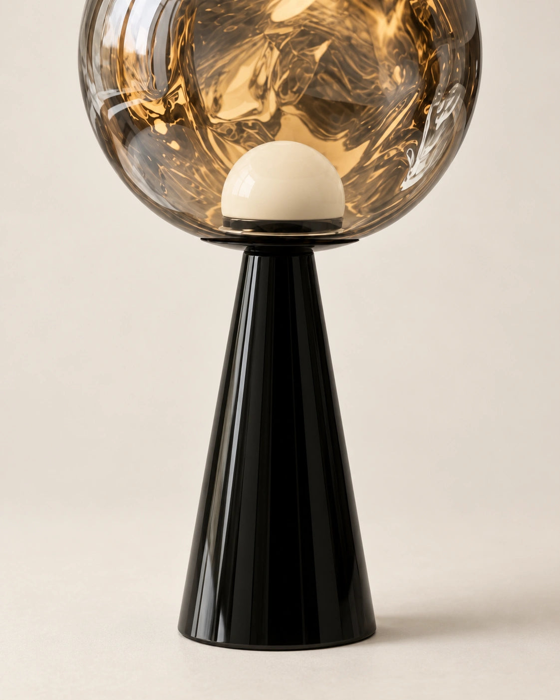 Lampe de chevet minimaliste noir et en verre