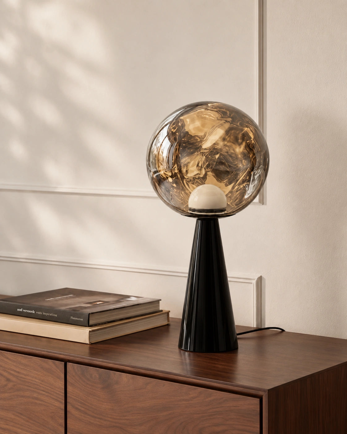 Lampe de chevet minimaliste noir et en verre