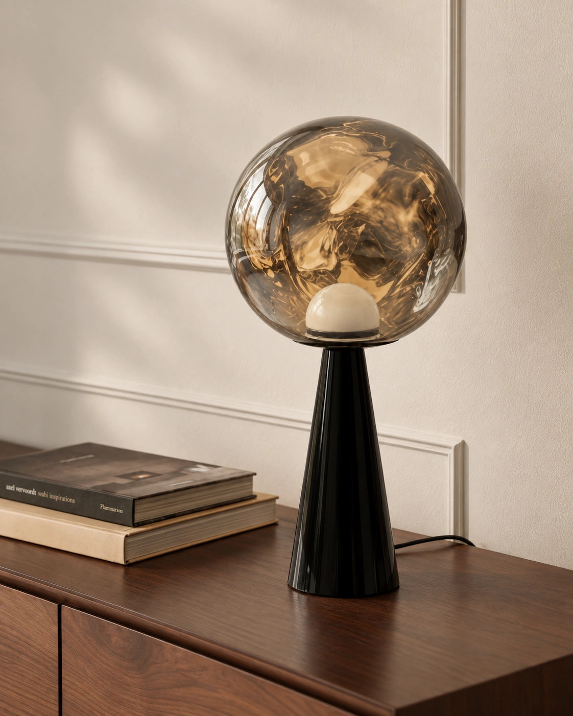 Lampe de chevet minimaliste noir et en verre
