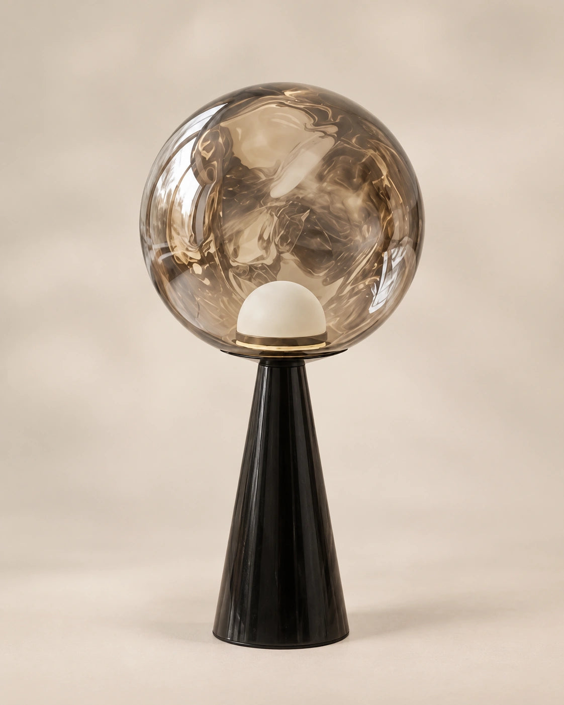 Lampe de chevet minimaliste noir et en verre