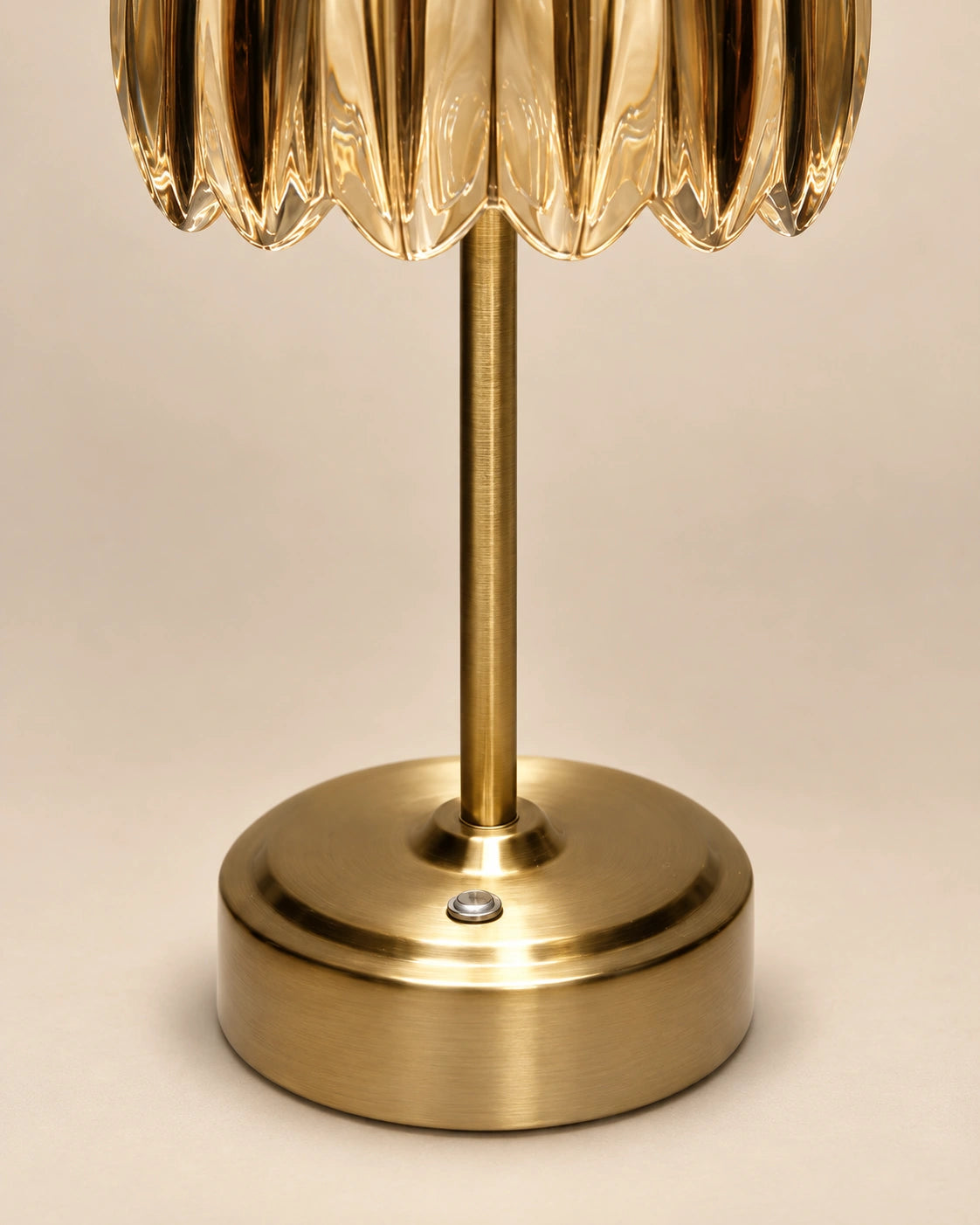 Lampe de chevet dorée et en verre champagne